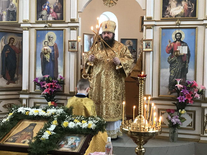 Епископ Светлогорский Амвросий отслужил литургию в Дуброве
