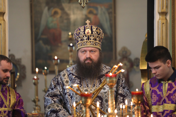Епископ Светлогорский Амвросий возглавил Божественную литургию в храме Святых двенадцати апостолов поселка Медков